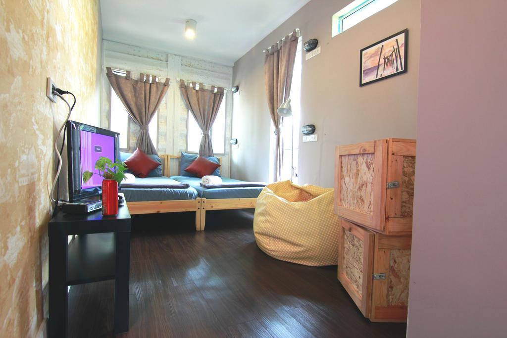 Wh Hostel Бангкок Экстерьер фото